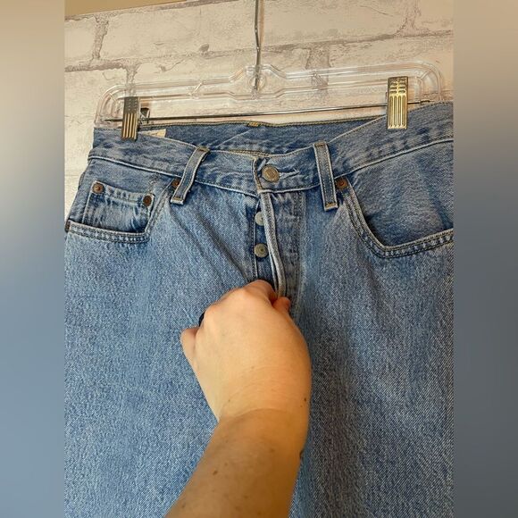 Levi's Premium Denim Mom Dad Jeans Button Front Closure Light Wash Straight 501 - Picture 4 of 6